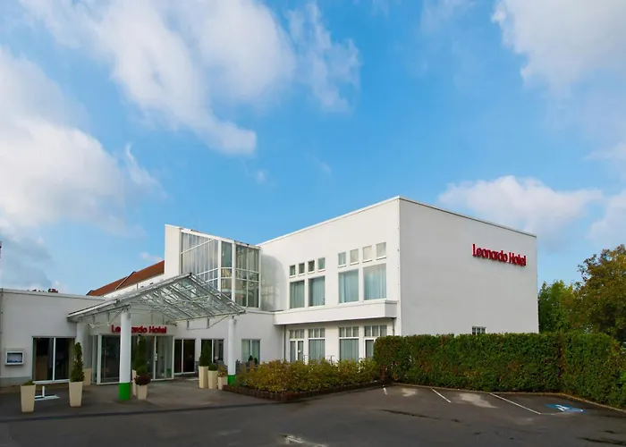 Отель Leonardo